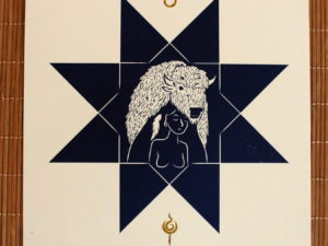 Illustration imprimée femme bison blanc avec dorure